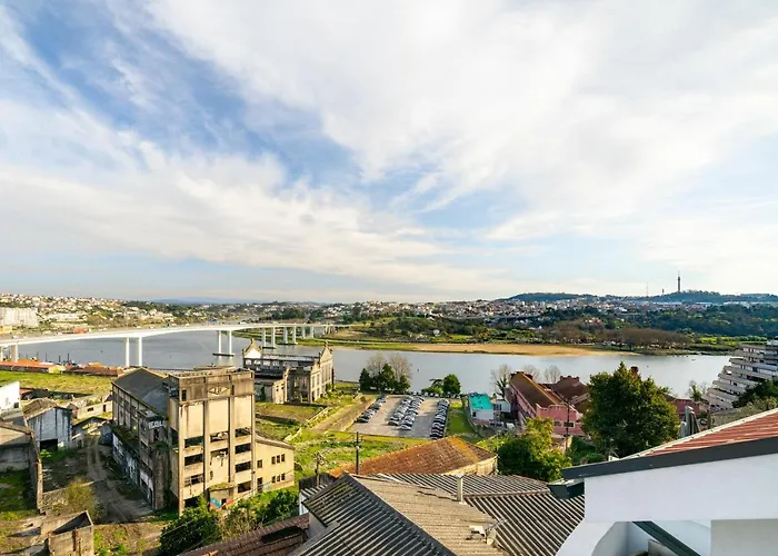 Whome Riverside View Premium Apartment W/ Ac & Terrace