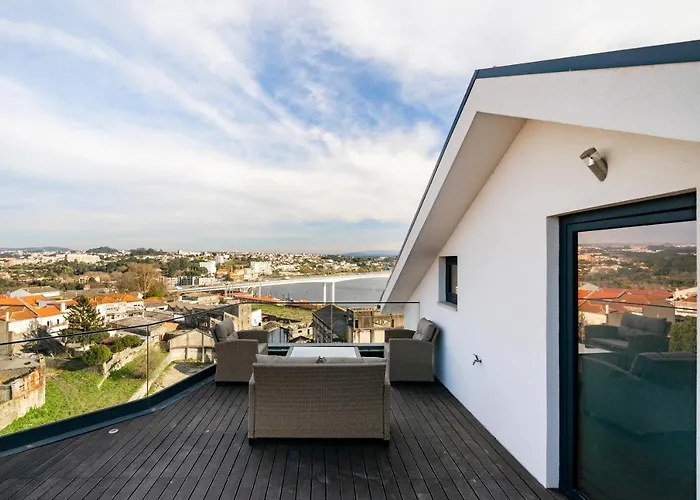 Whome Riverside View Premium Apartment W/ Ac & Terrace
